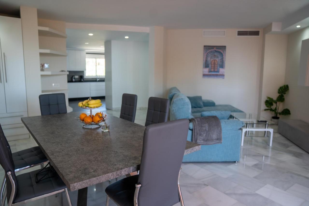 Luxury Three Bedroom Apartment At Эстепона Экстерьер фото